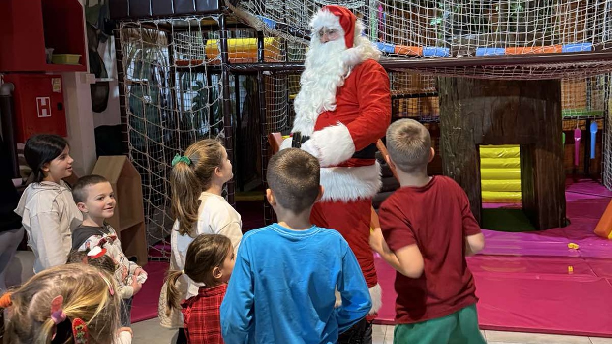 Alterset holiday gathering with families